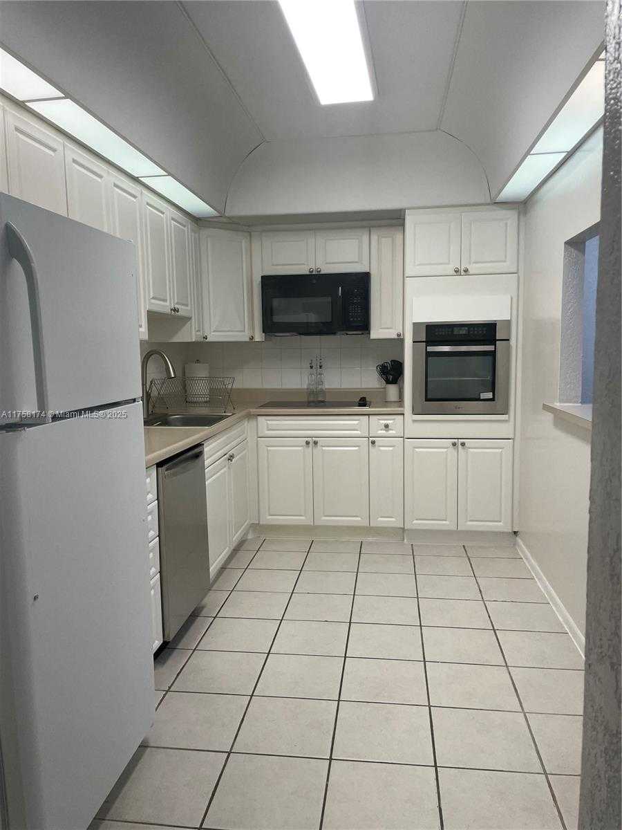 Small Image of 19370 COLLINS AVE #1008, Sunny Isles Beach Number 2