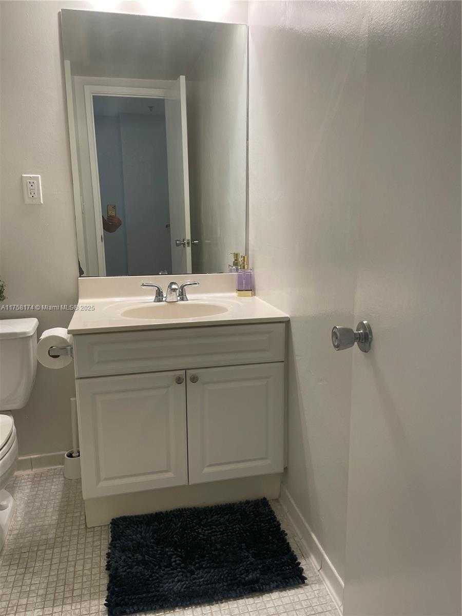 Small Image of 19370 COLLINS AVE #1008, Sunny Isles Beach Number 3