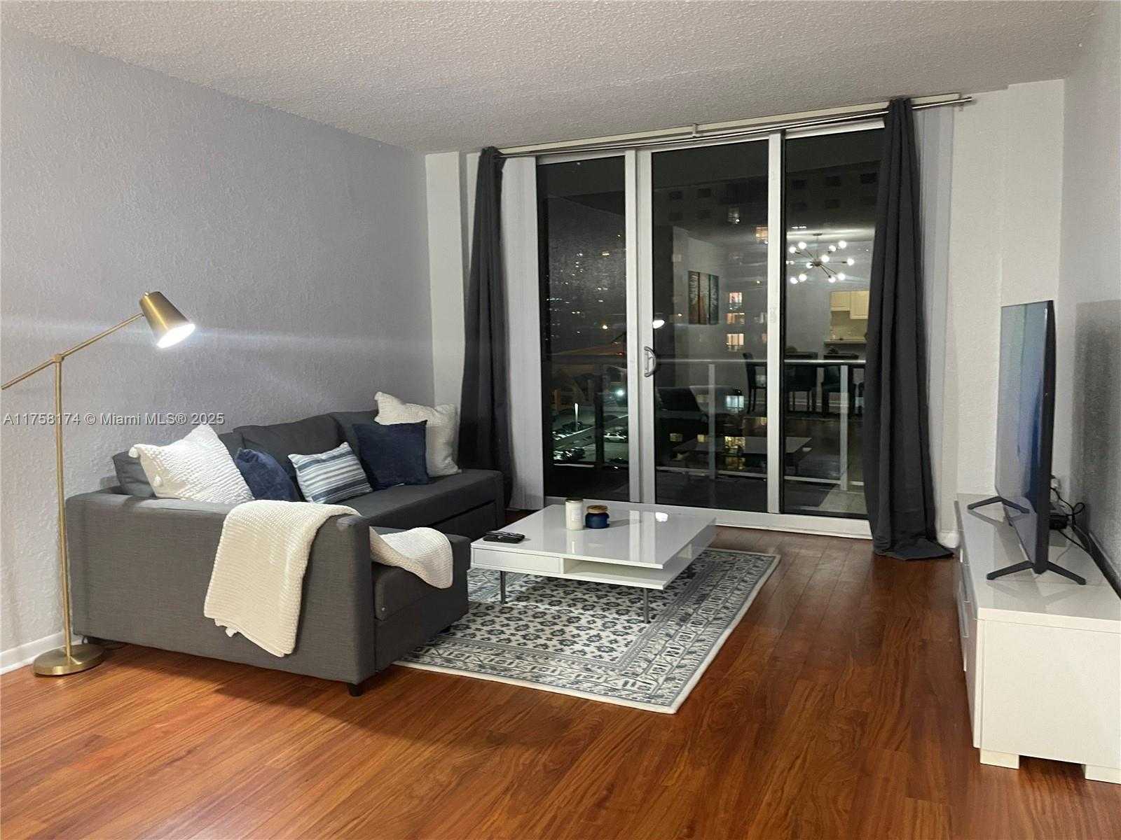 Small Image of 19370 COLLINS AVE #1008, Sunny Isles Beach Number 5