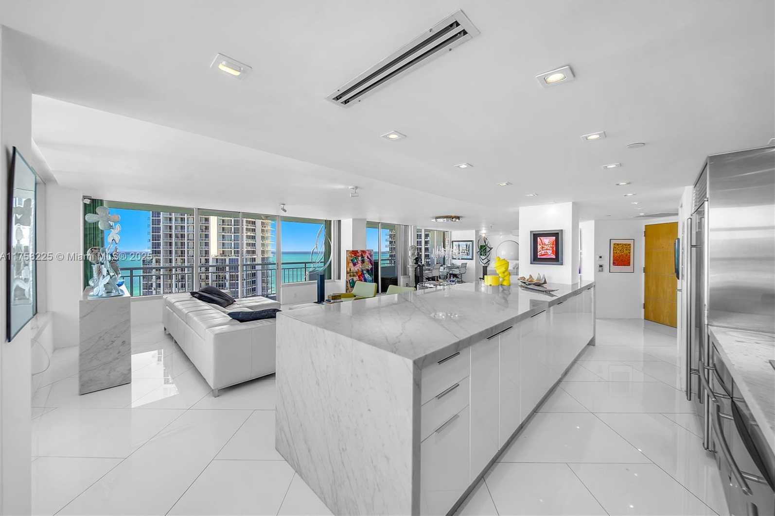 Small Image of 400 SOUTH POINTE DR #2310, Miami Beach Number 11