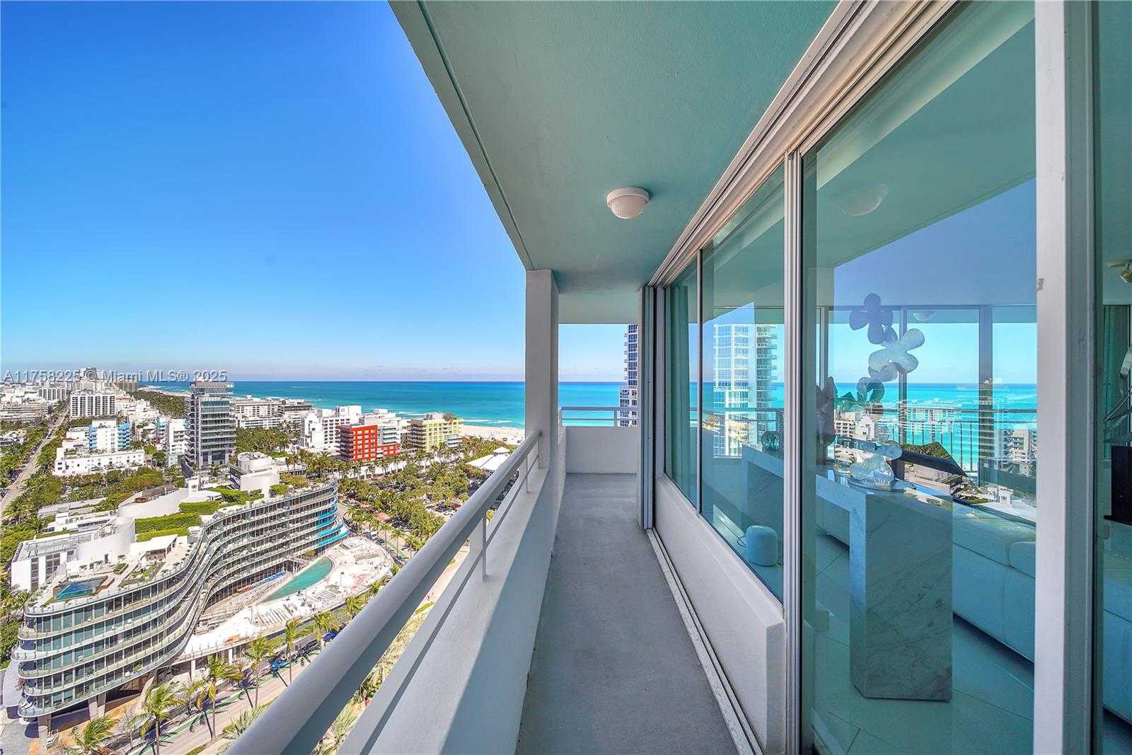 Small Image of 400 SOUTH POINTE DR #2310, Miami Beach Number 14