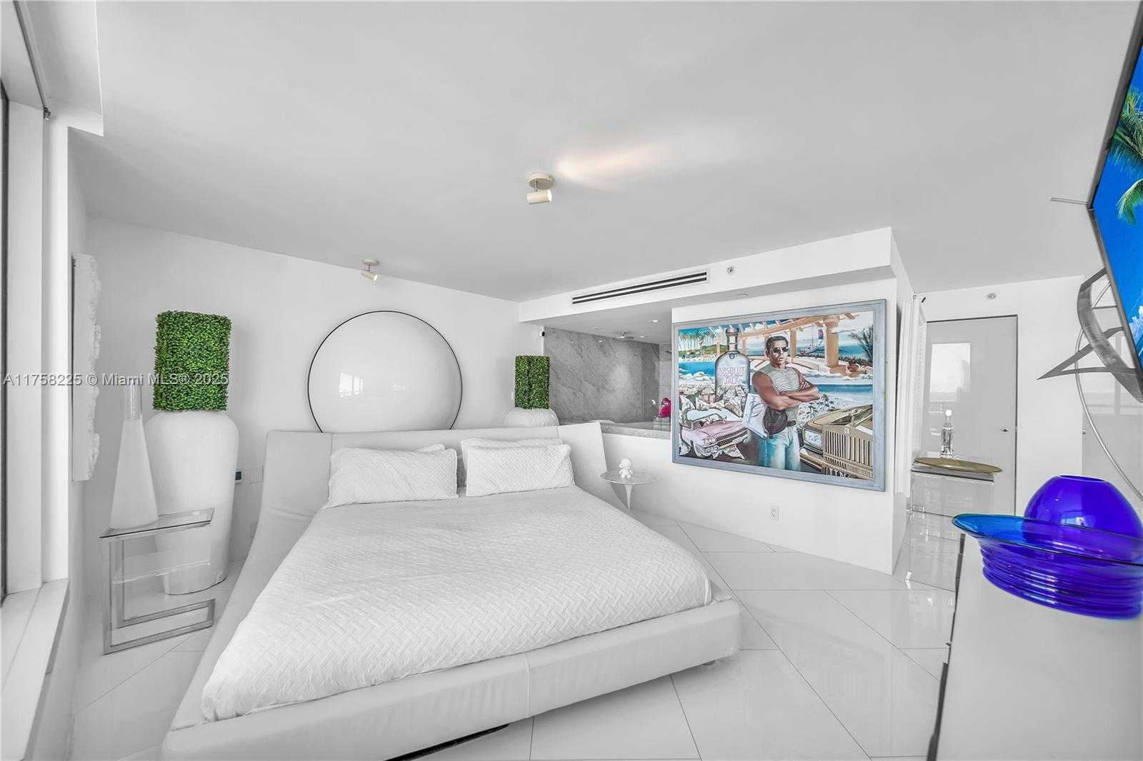 Small Image of 400 SOUTH POINTE DR #2310, Miami Beach Number 18