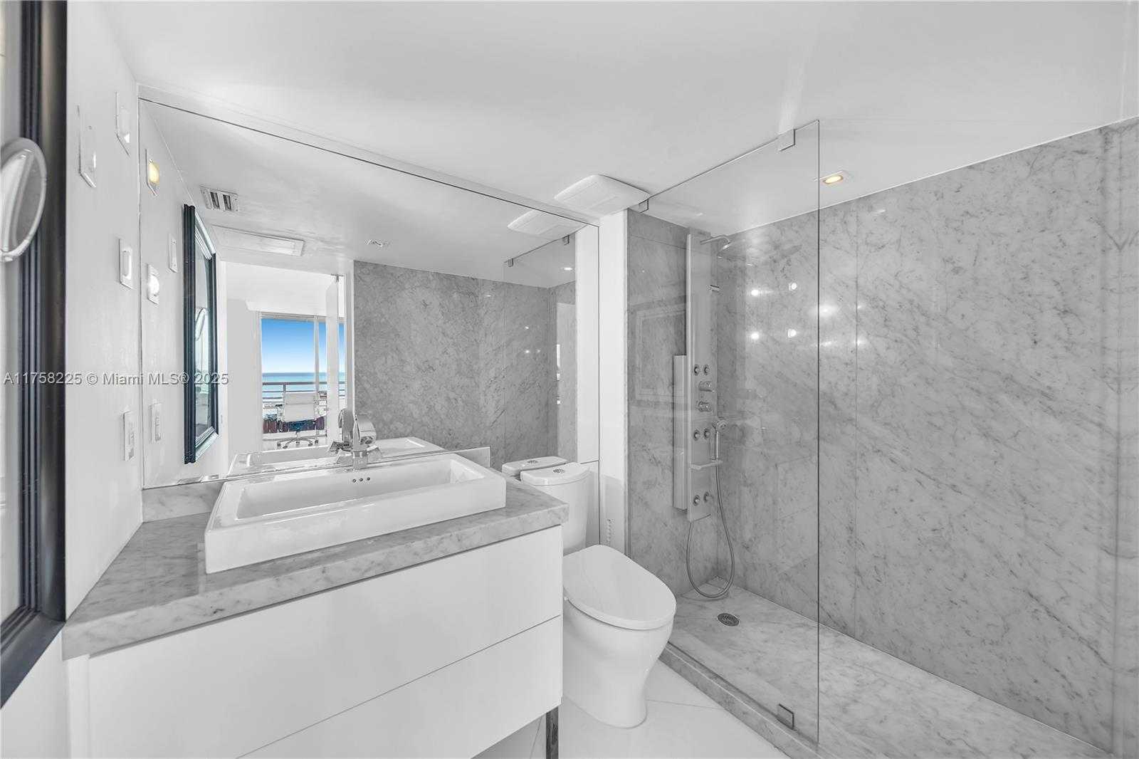 Small Image of 400 SOUTH POINTE DR #2310, Miami Beach Number 24