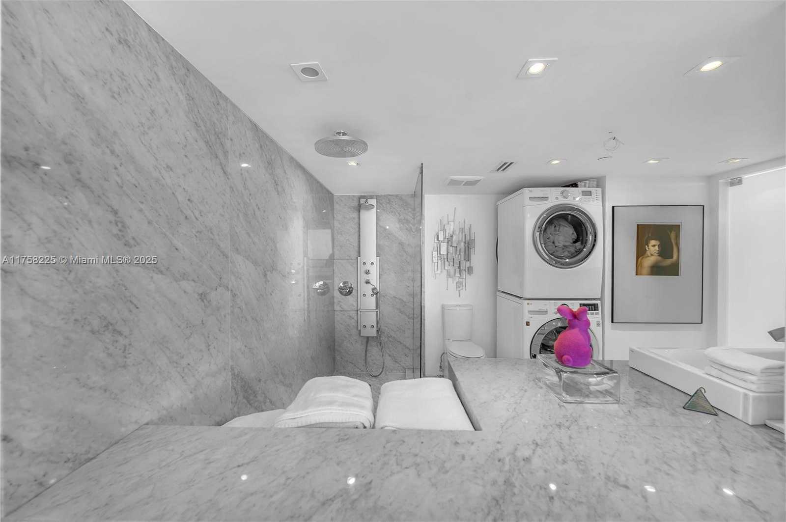 Small Image of 400 SOUTH POINTE DR #2310, Miami Beach Number 26