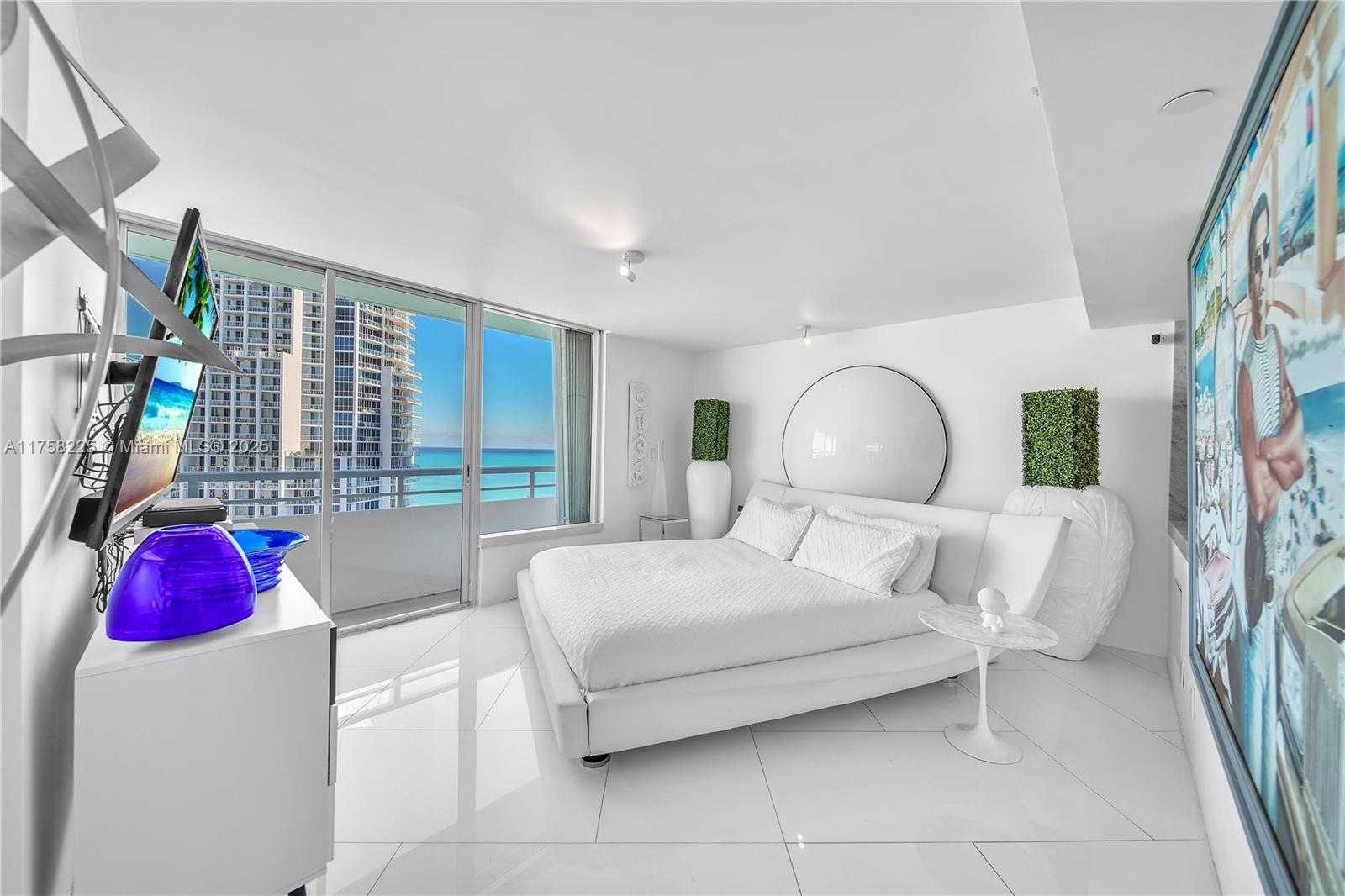 Small Image of 400 SOUTH POINTE DR #2310, Miami Beach Number 28