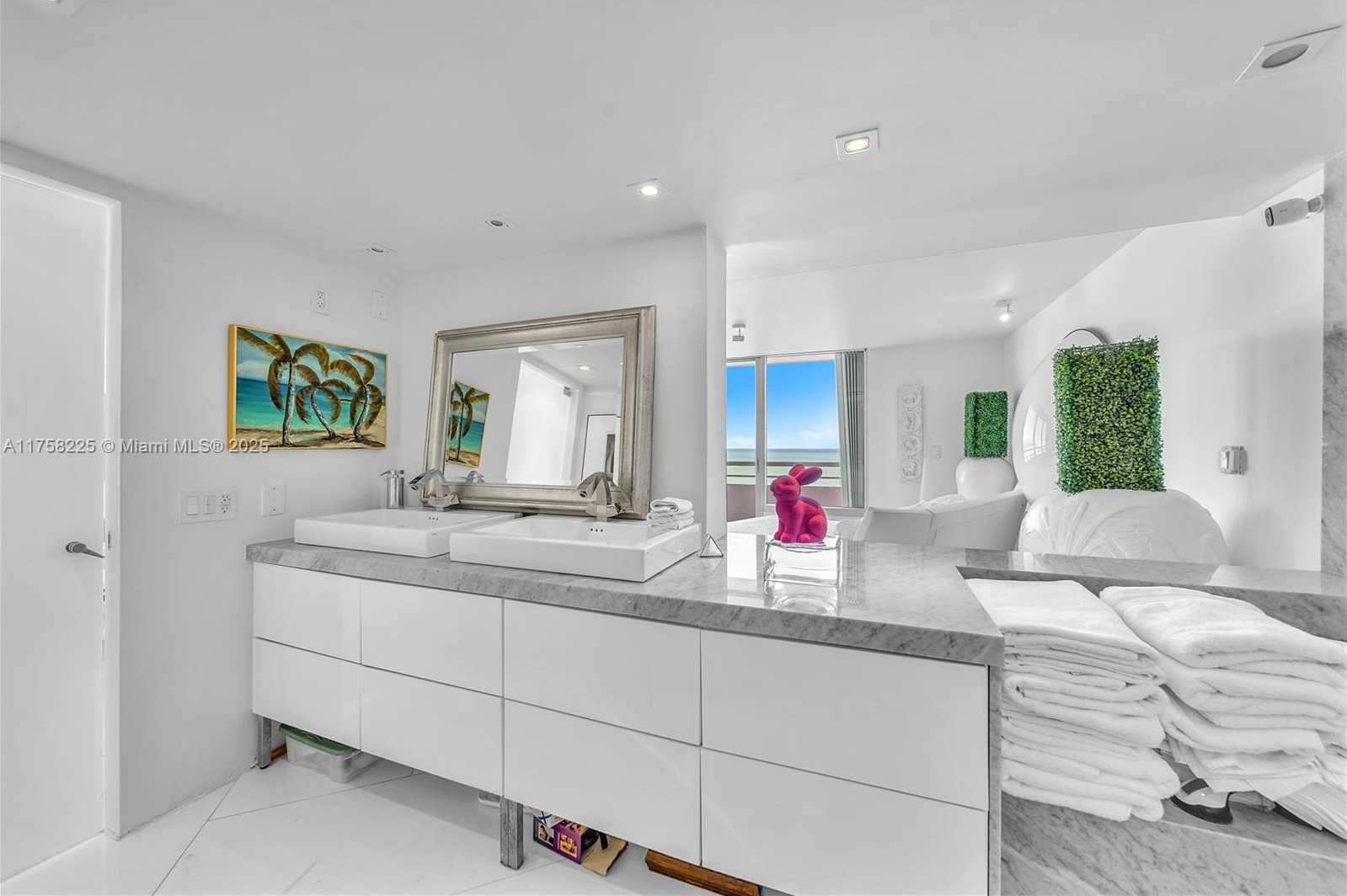 Small Image of 400 SOUTH POINTE DR #2310, Miami Beach Number 29