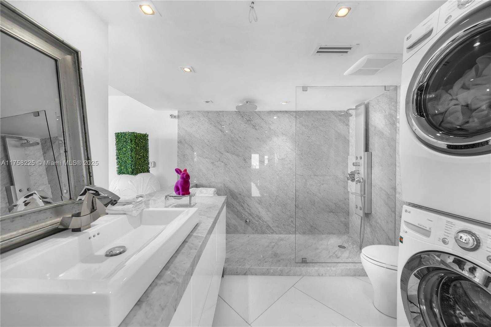 Small Image of 400 SOUTH POINTE DR #2310, Miami Beach Number 32