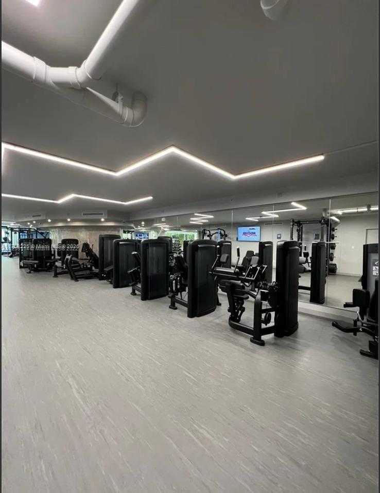 Small Image of 400 SOUTH POINTE DR #2310, Miami Beach Number 52
