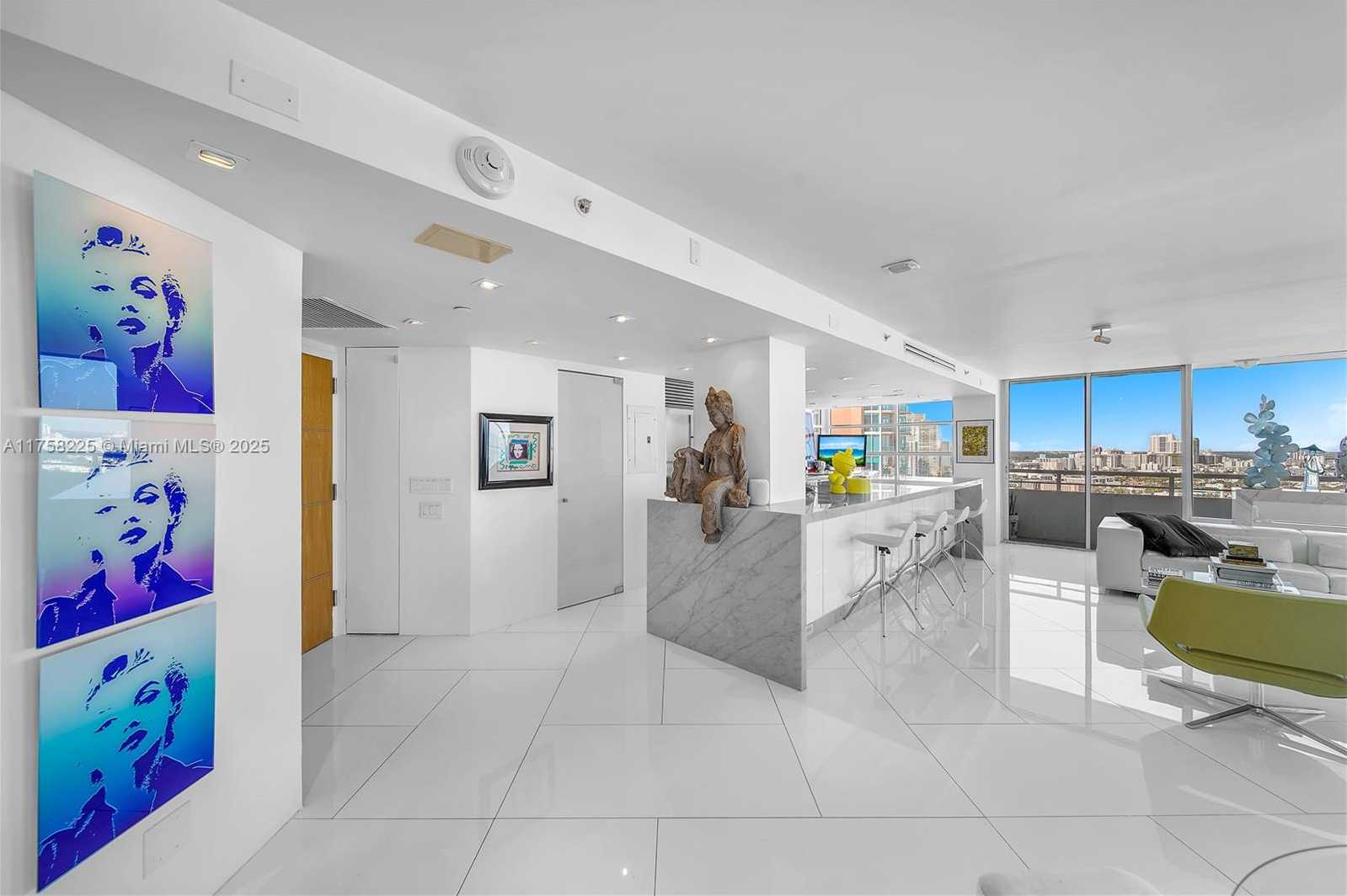 Small Image of 400 SOUTH POINTE DR #2310, Miami Beach Number 7
