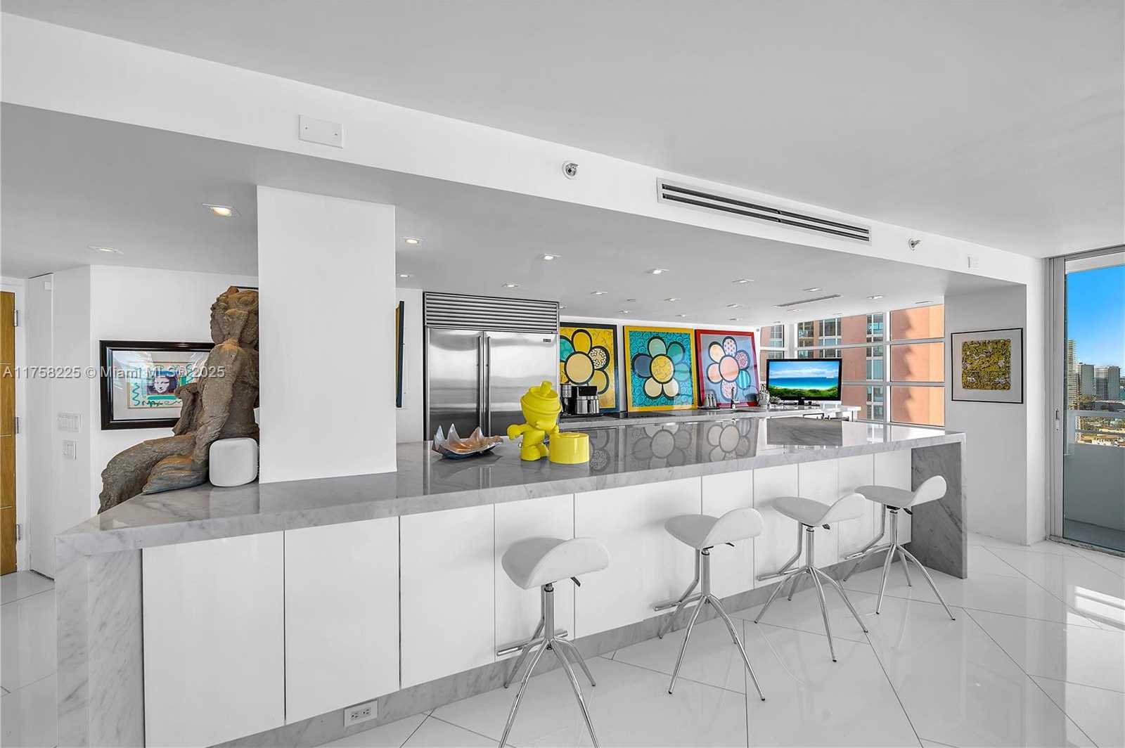 Small Image of 400 SOUTH POINTE DR #2310, Miami Beach Number 8