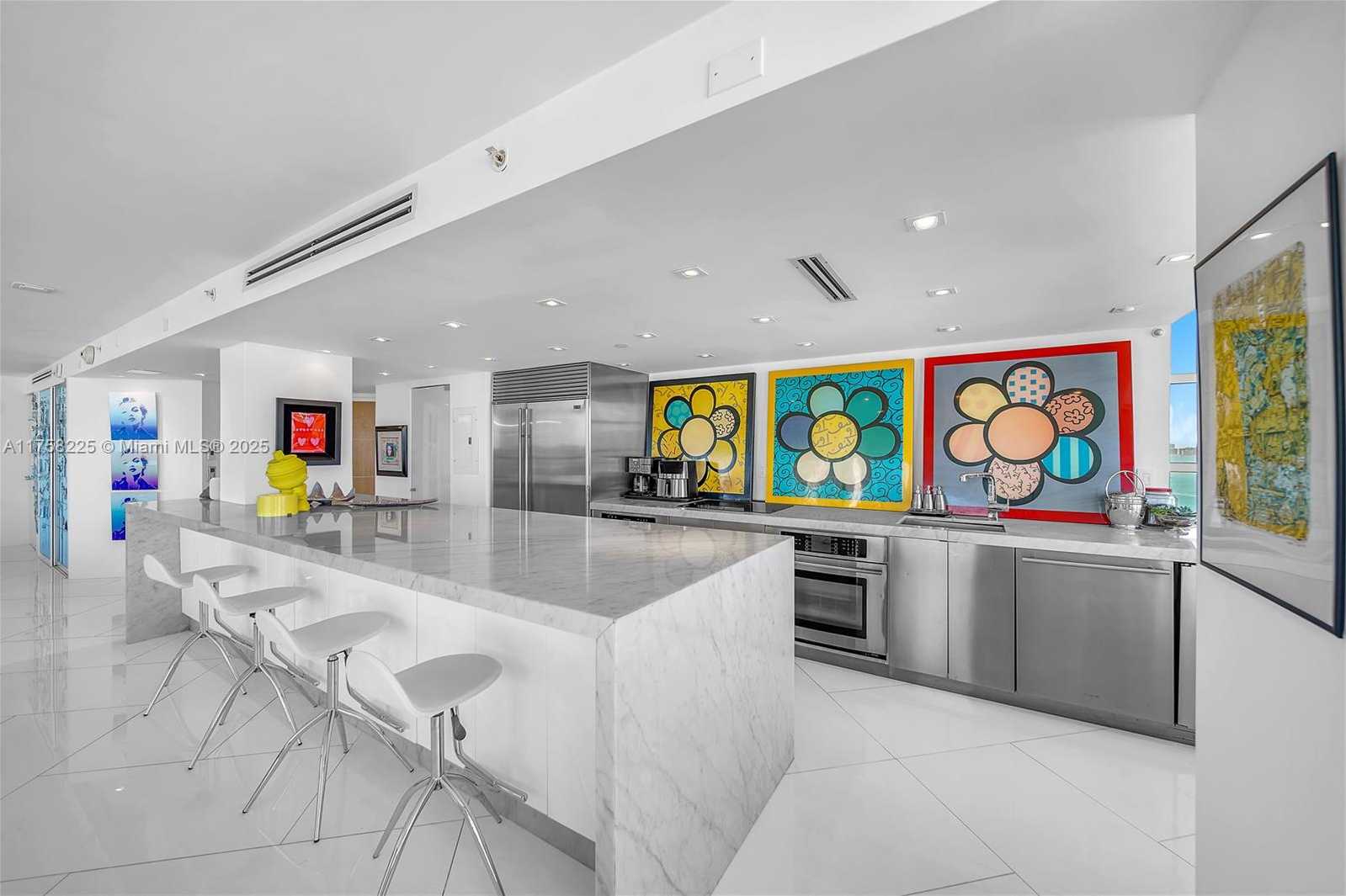 Small Image of 400 SOUTH POINTE DR #2310, Miami Beach Number 9