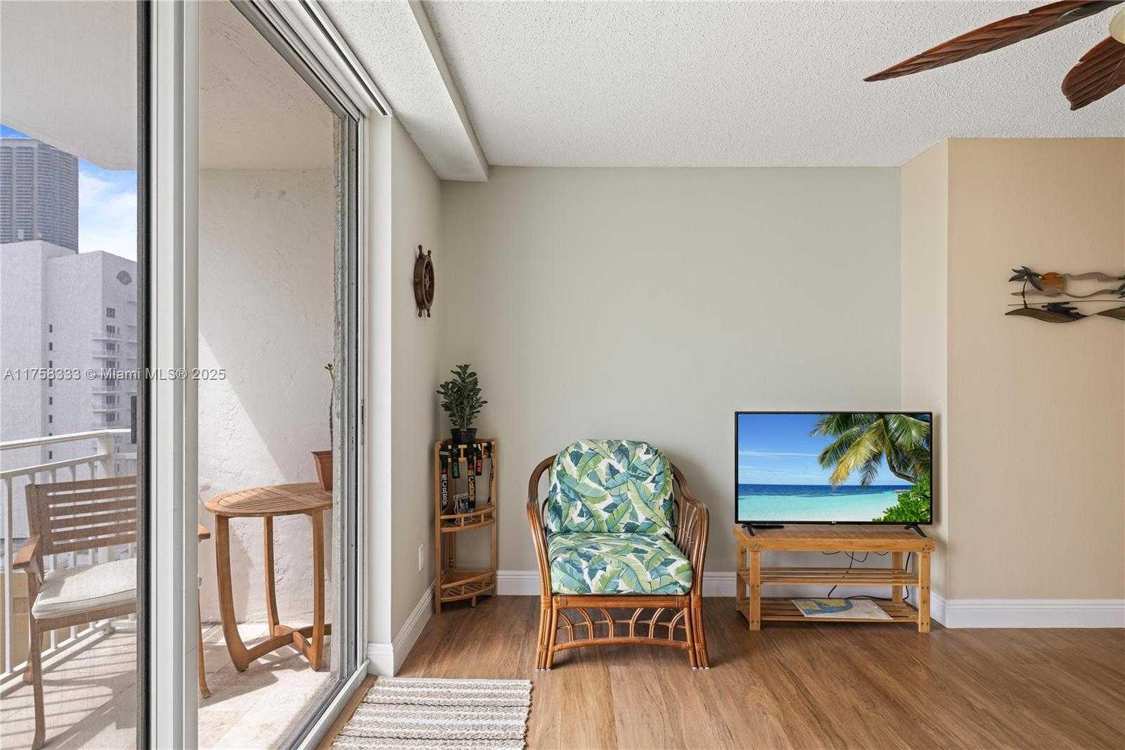 Small Image of 770 CLAUGHTON ISLAND DR #1912, Miami Number 14
