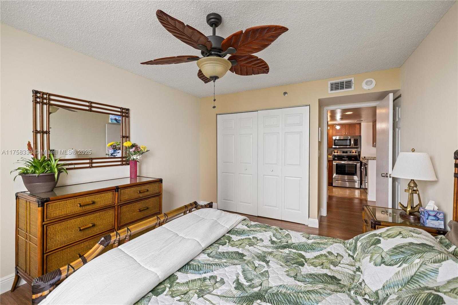 Small Image of 770 CLAUGHTON ISLAND DR #1912, Miami Number 18
