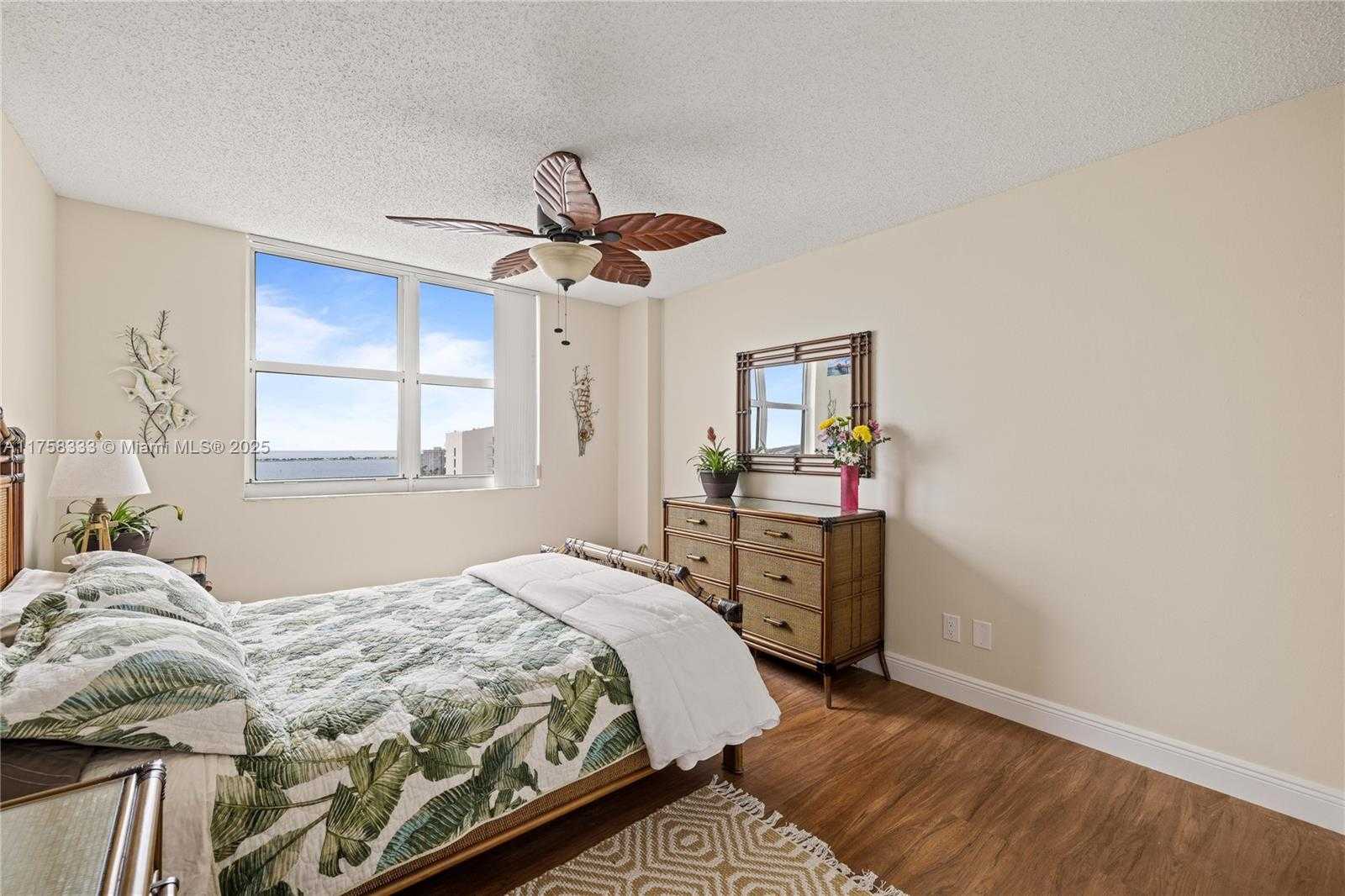Small Image of 770 CLAUGHTON ISLAND DR #1912, Miami Number 19