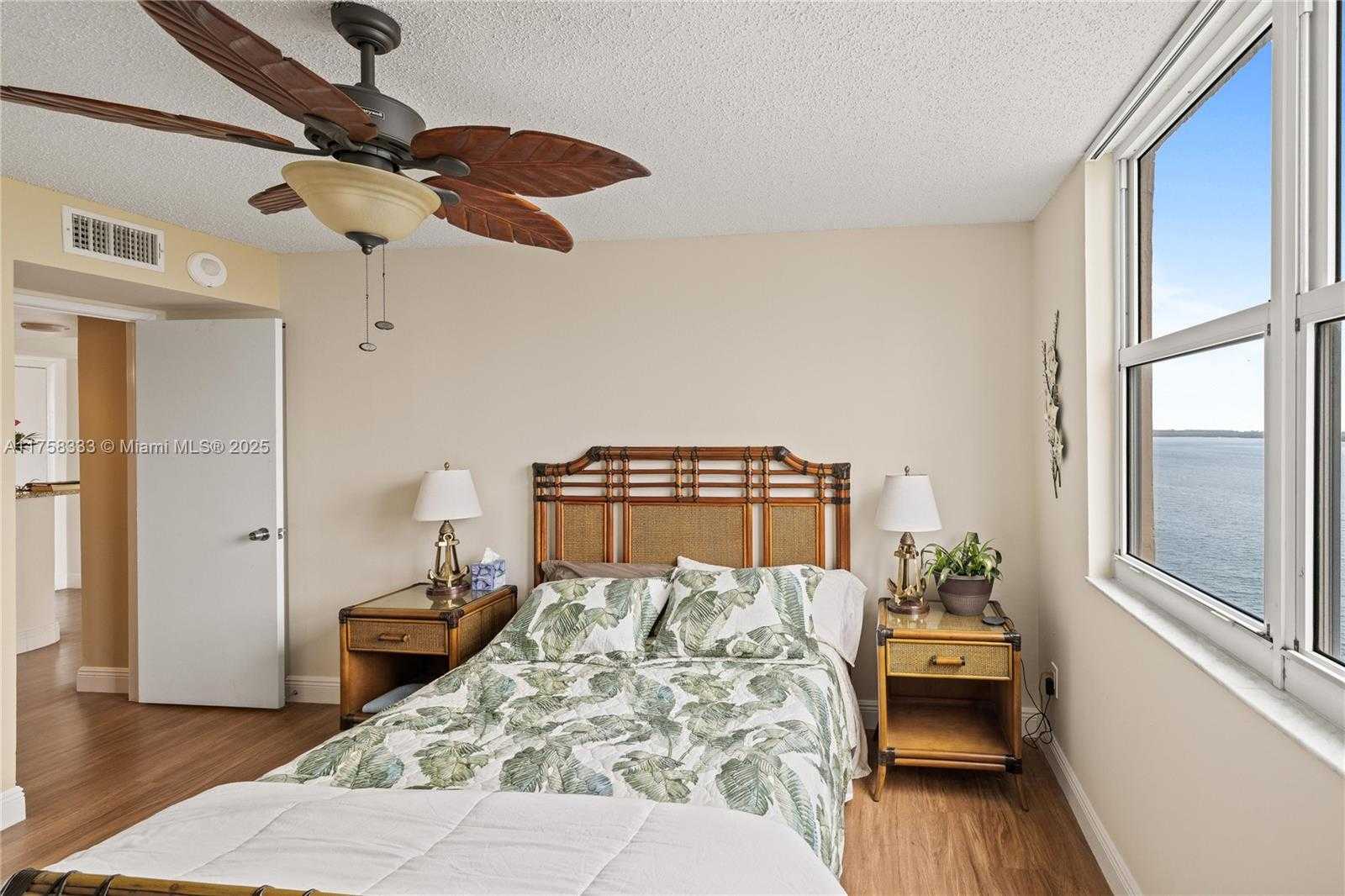 Small Image of 770 CLAUGHTON ISLAND DR #1912, Miami Number 21