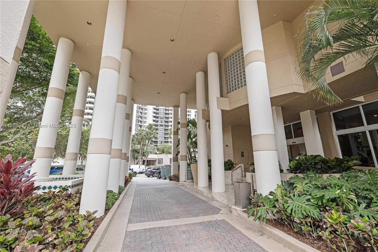Small Image of 770 CLAUGHTON ISLAND DR #1912, Miami Number 42