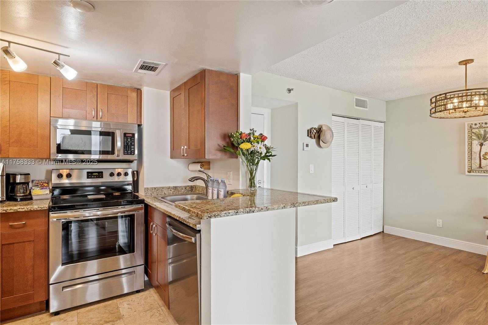 Small Image of 770 CLAUGHTON ISLAND DR #1912, Miami Number 7
