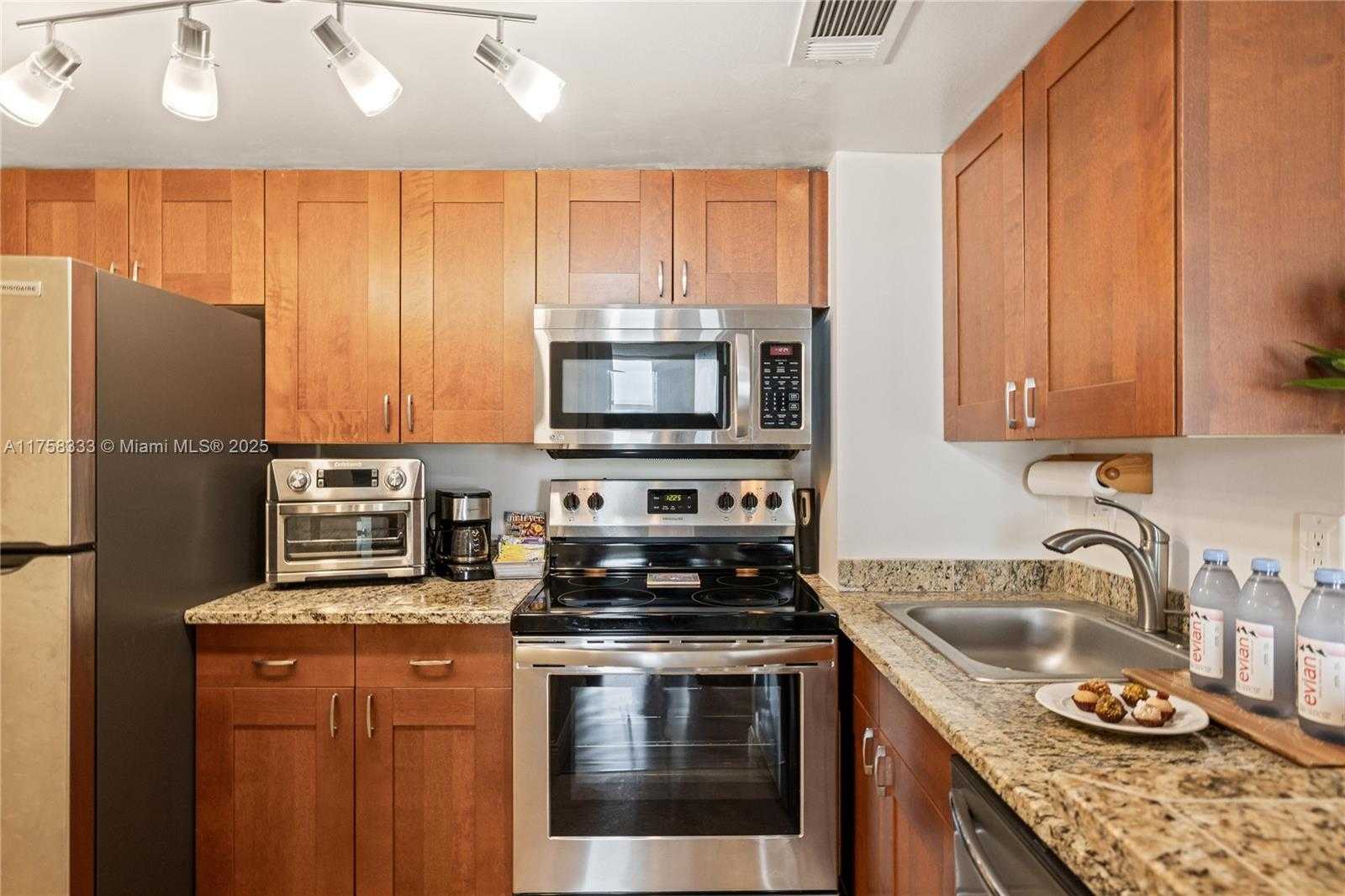 Small Image of 770 CLAUGHTON ISLAND DR #1912, Miami Number 8