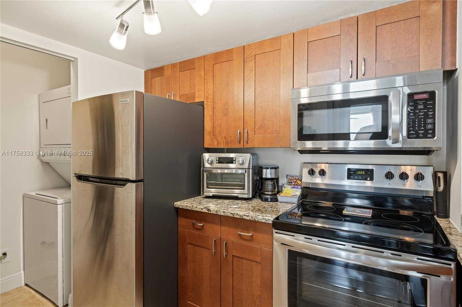 Small Image of 770 CLAUGHTON ISLAND DR #1912, Miami Number 9