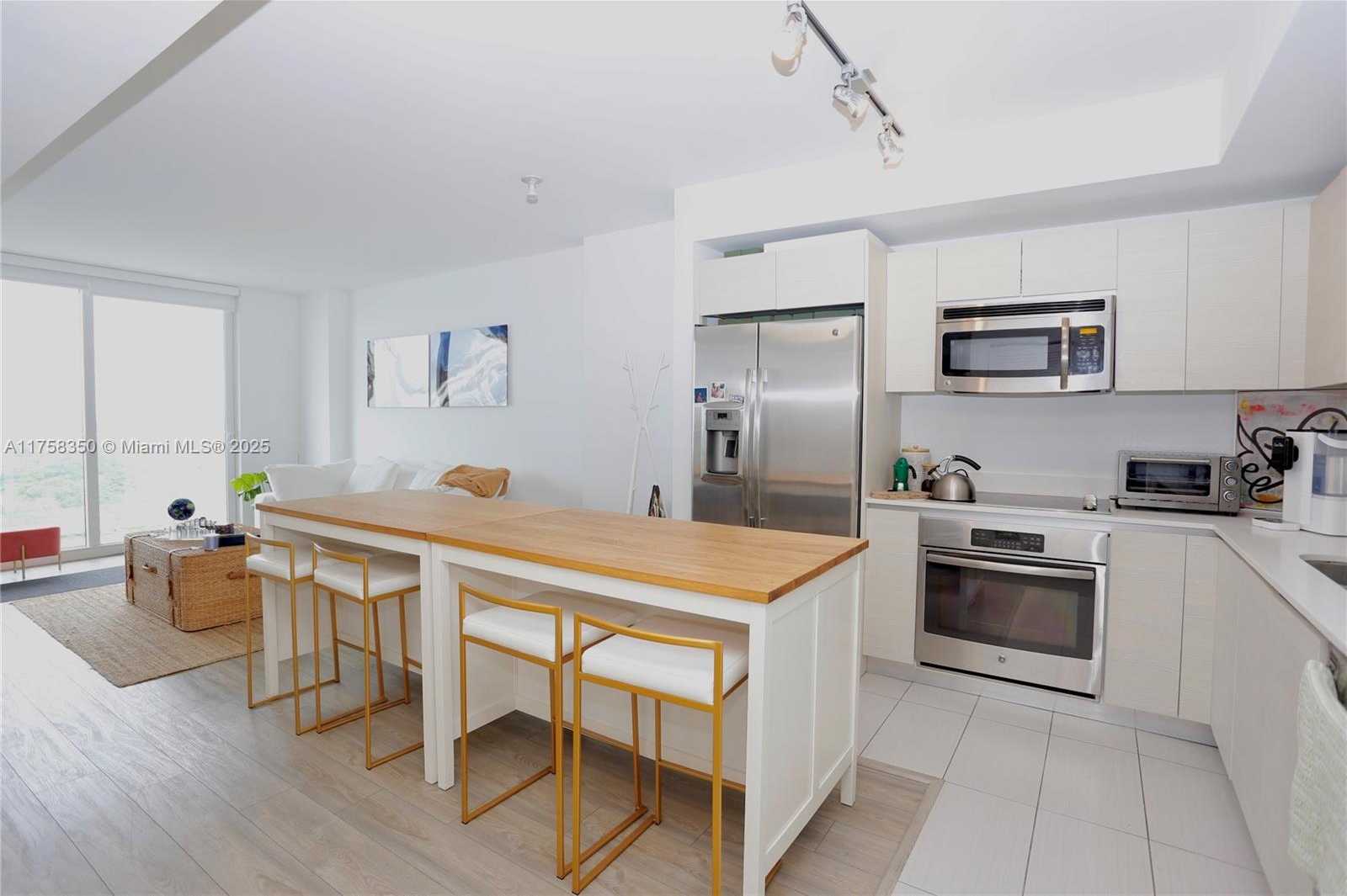 Small Image of 4250 Biscayne Blvd, Miami, FL 33137, USA Number 2