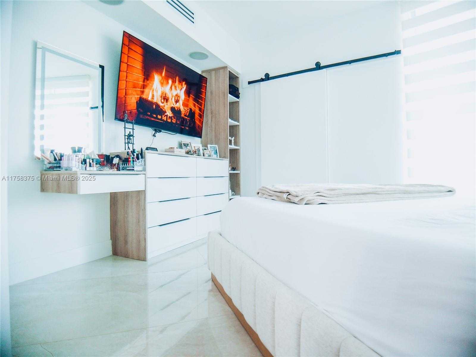 Small Image of 350 SOUTH MIAMI AVE #2314, Miami Number 7