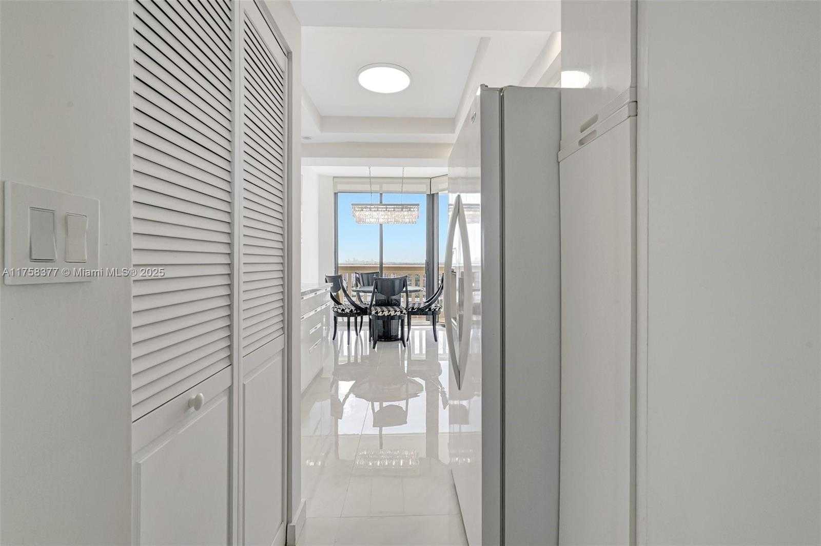 Small Image of 2000 ISLAND BLVD #1603, Aventura Number 11