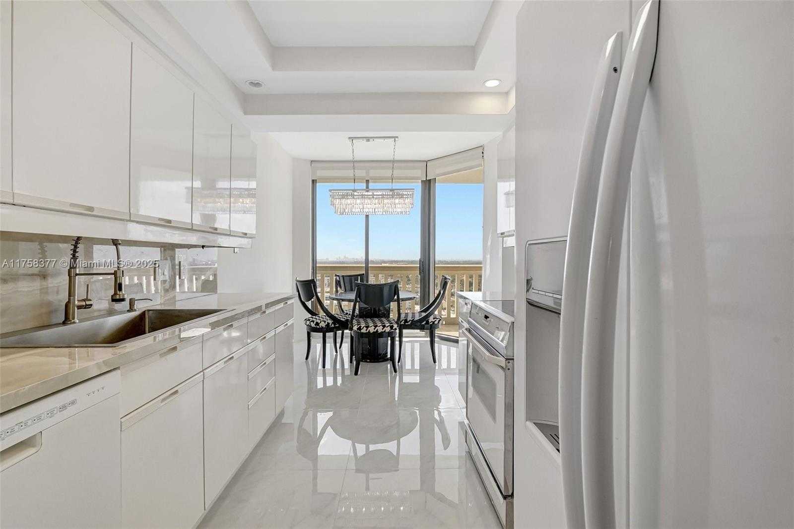 Small Image of 2000 ISLAND BLVD #1603, Aventura Number 12