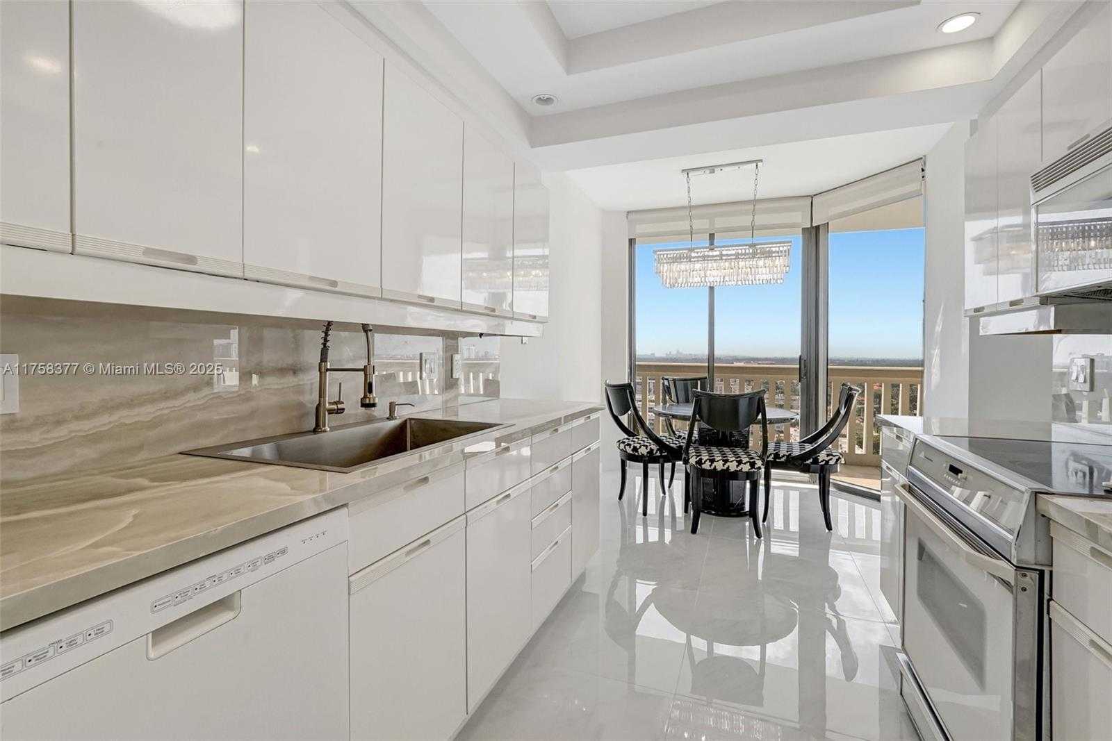 Small Image of 2000 ISLAND BLVD #1603, Aventura Number 13