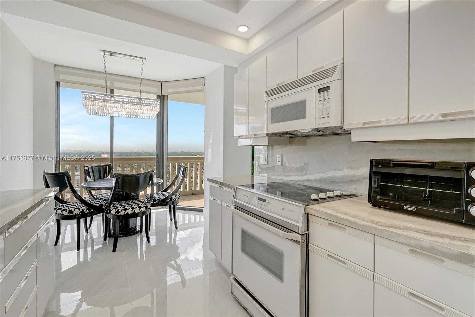 Small Image of 2000 ISLAND BLVD #1603, Aventura Number 14