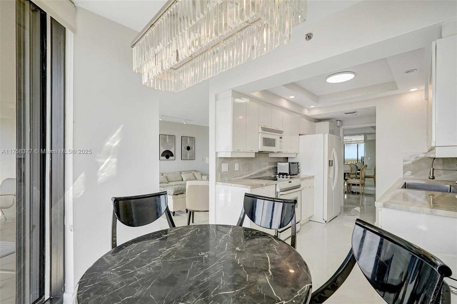 Small Image of 2000 ISLAND BLVD #1603, Aventura Number 17