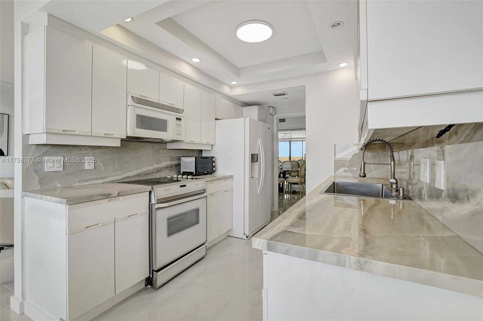 Small Image of 2000 ISLAND BLVD #1603, Aventura Number 19
