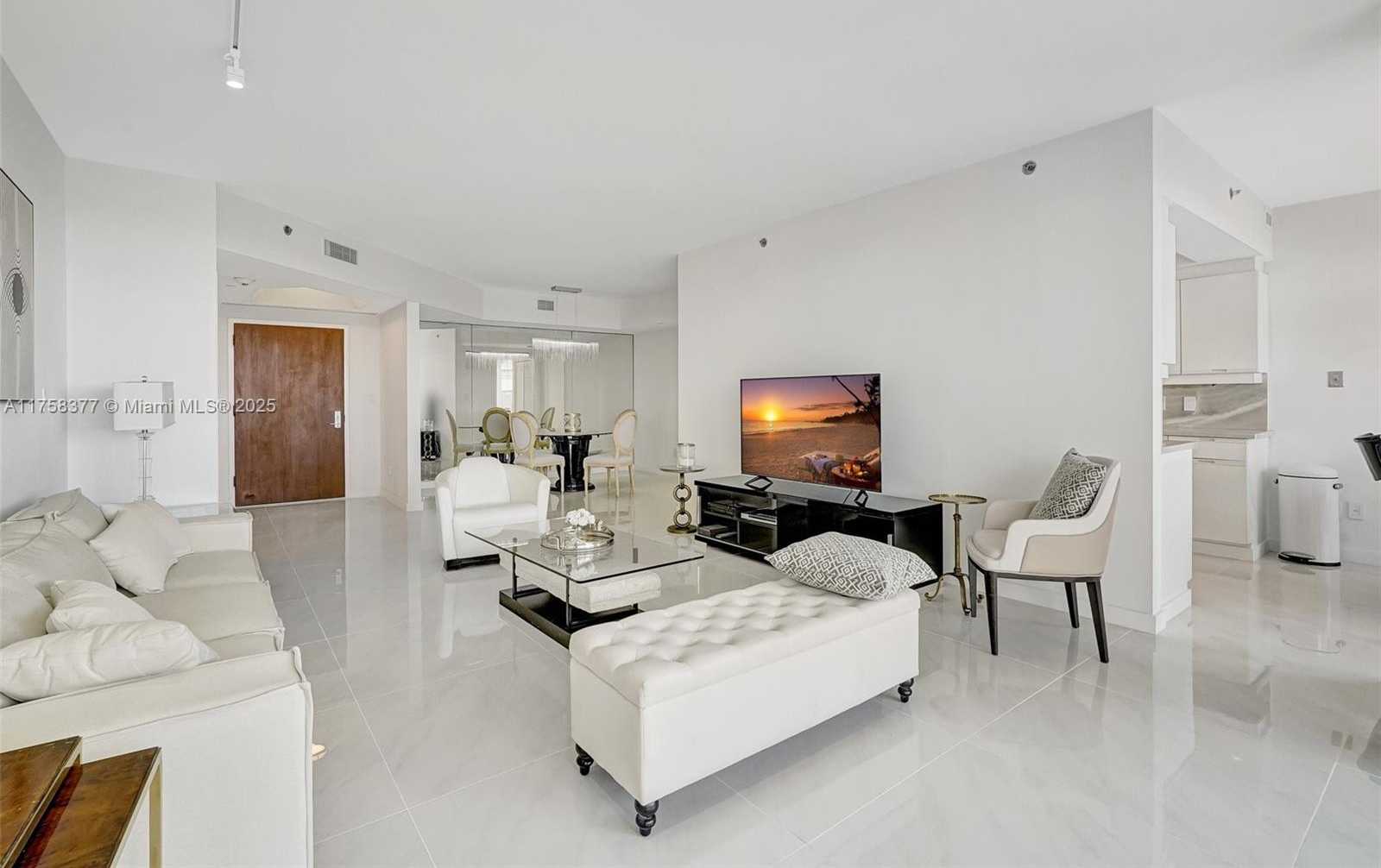 Small Image of 2000 ISLAND BLVD #1603, Aventura Number 2