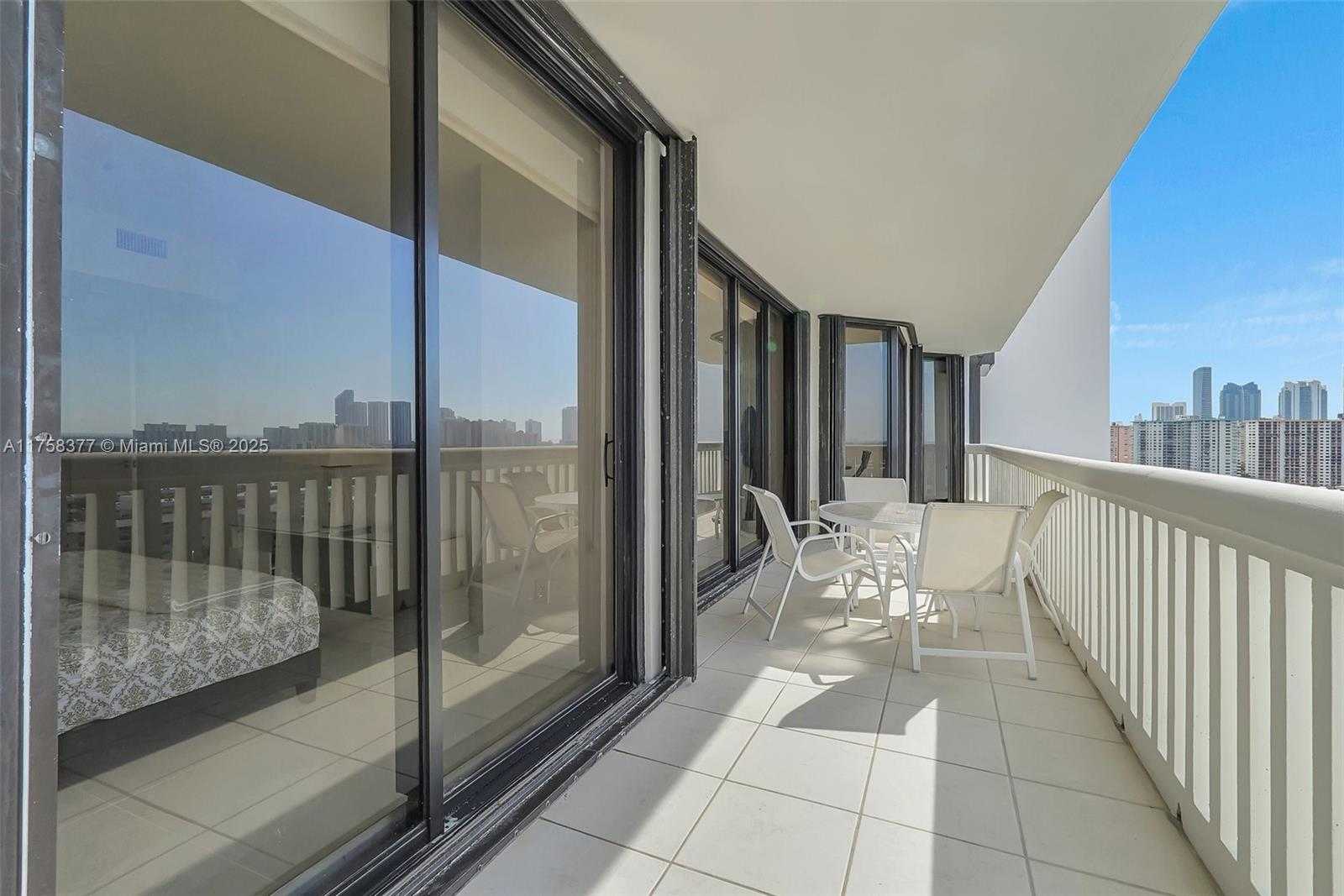 Small Image of 2000 ISLAND BLVD #1603, Aventura Number 22