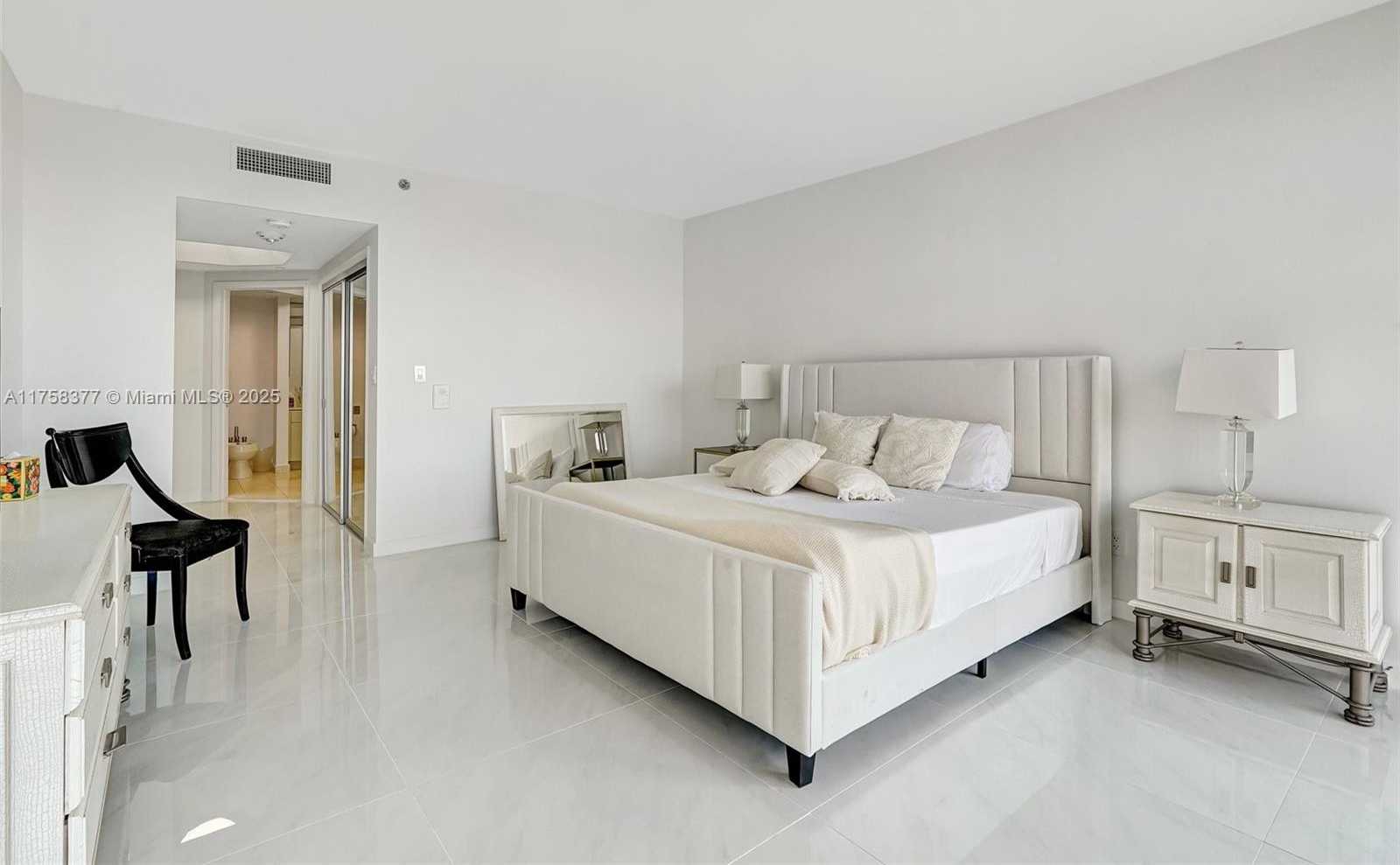Small Image of 2000 ISLAND BLVD #1603, Aventura Number 27