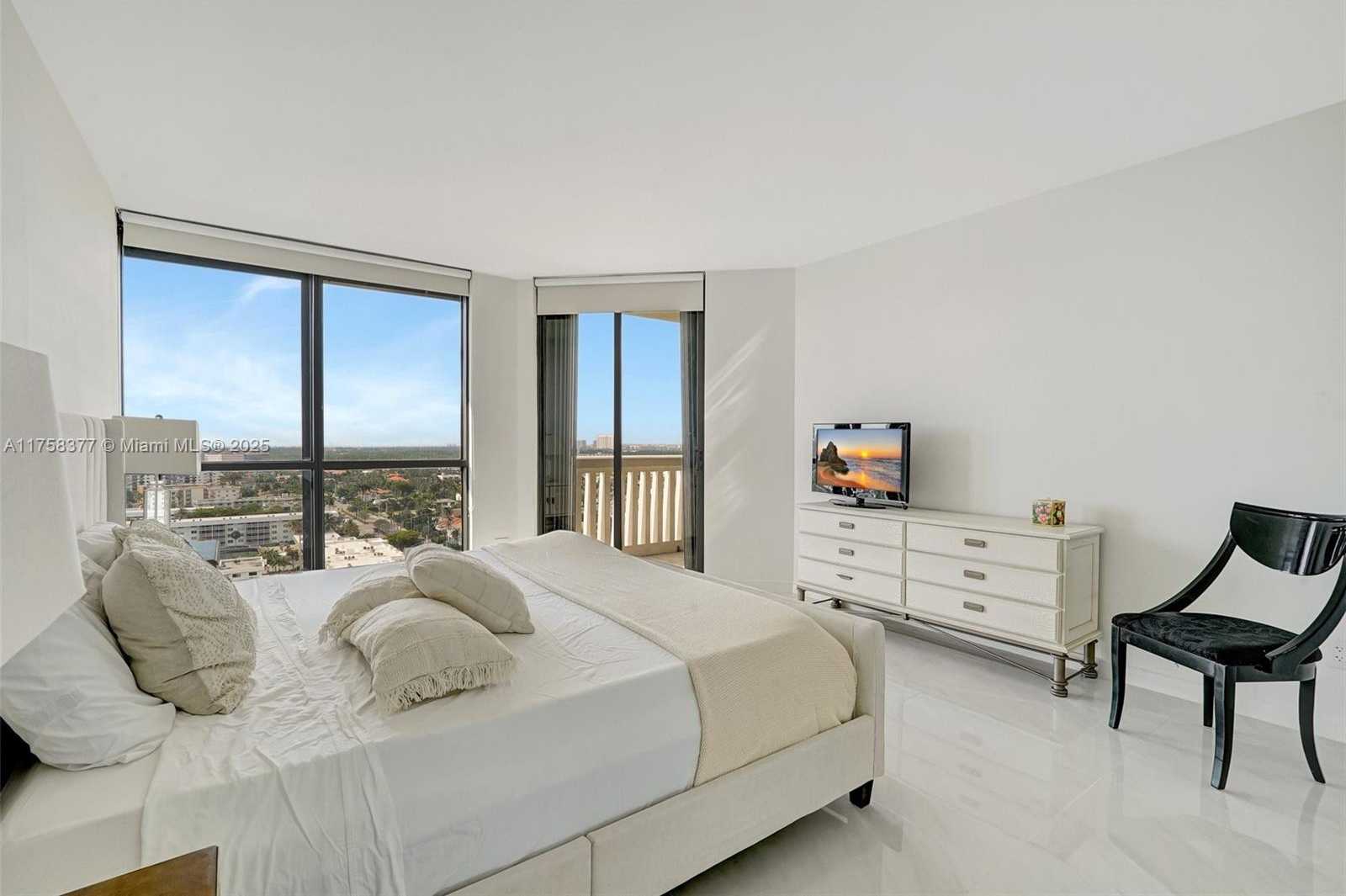 Small Image of 2000 ISLAND BLVD #1603, Aventura Number 29