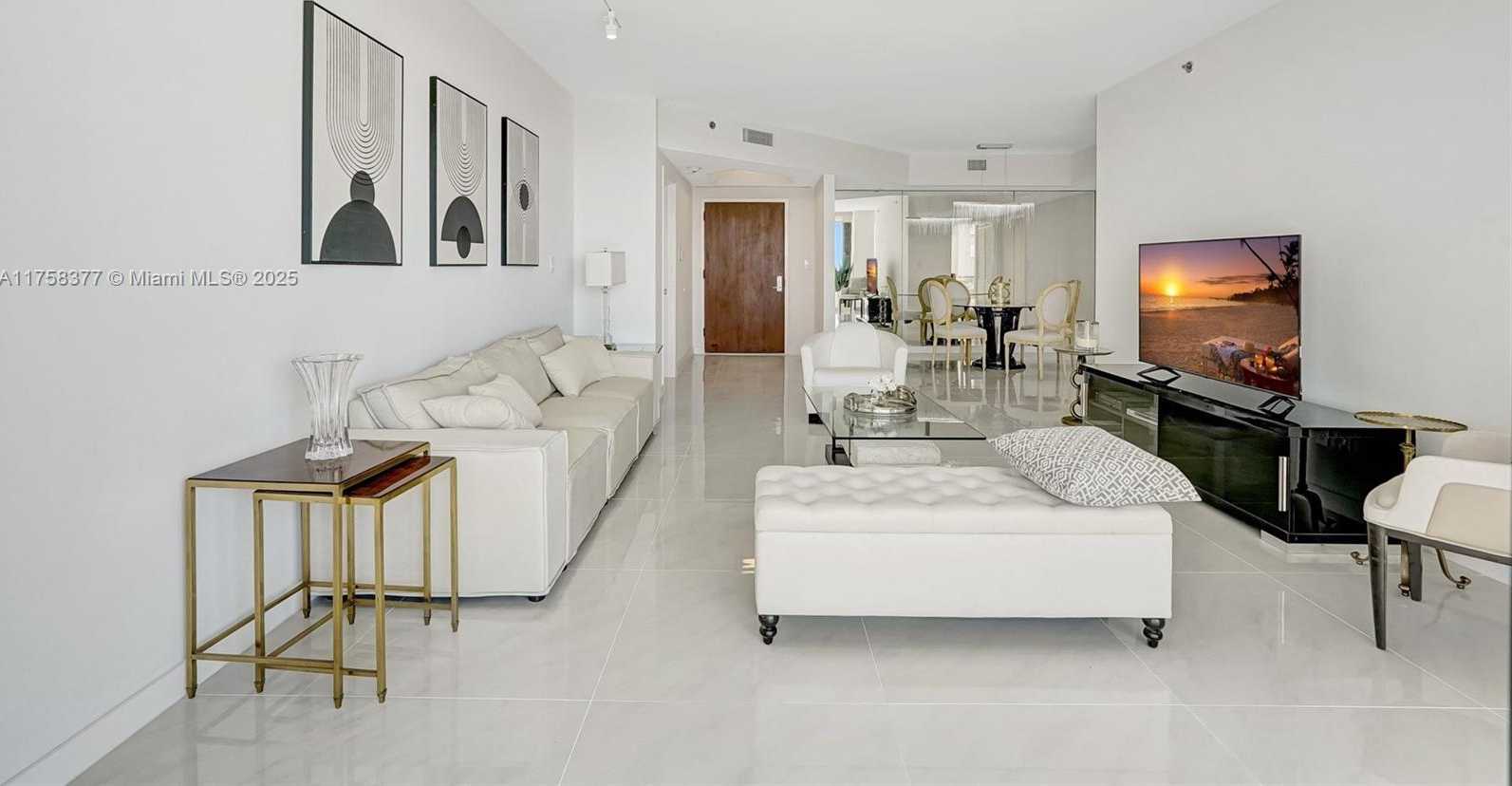 Small Image of 2000 ISLAND BLVD #1603, Aventura Number 3