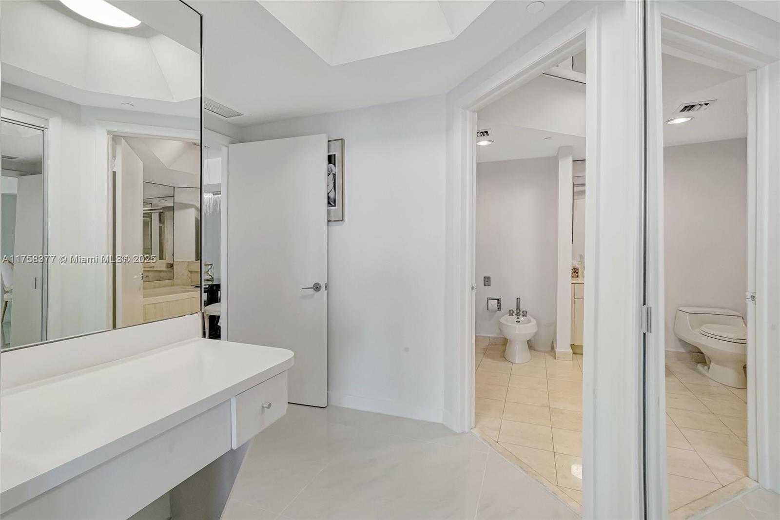 Small Image of 2000 ISLAND BLVD #1603, Aventura Number 30