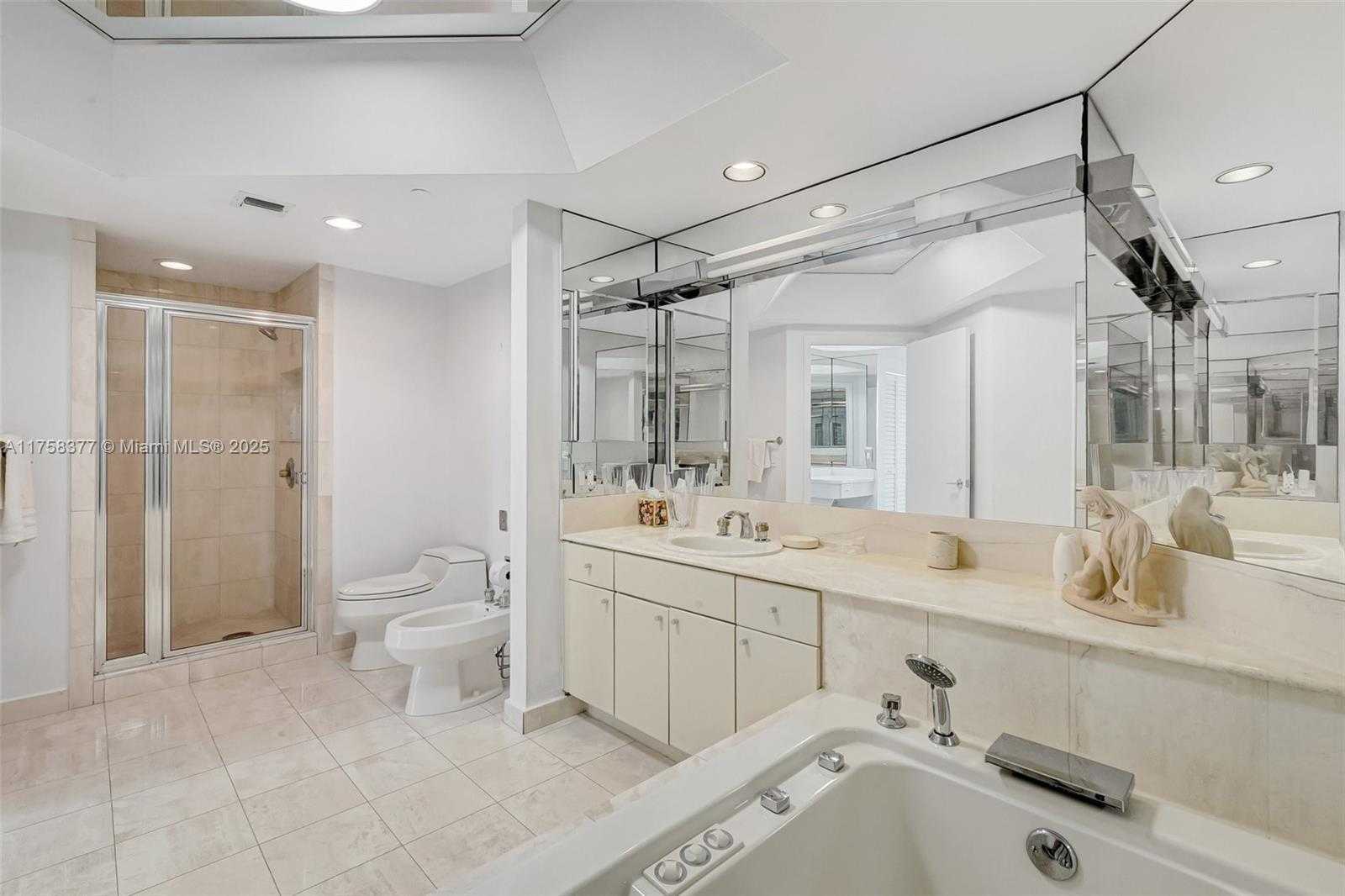 Small Image of 2000 ISLAND BLVD #1603, Aventura Number 33