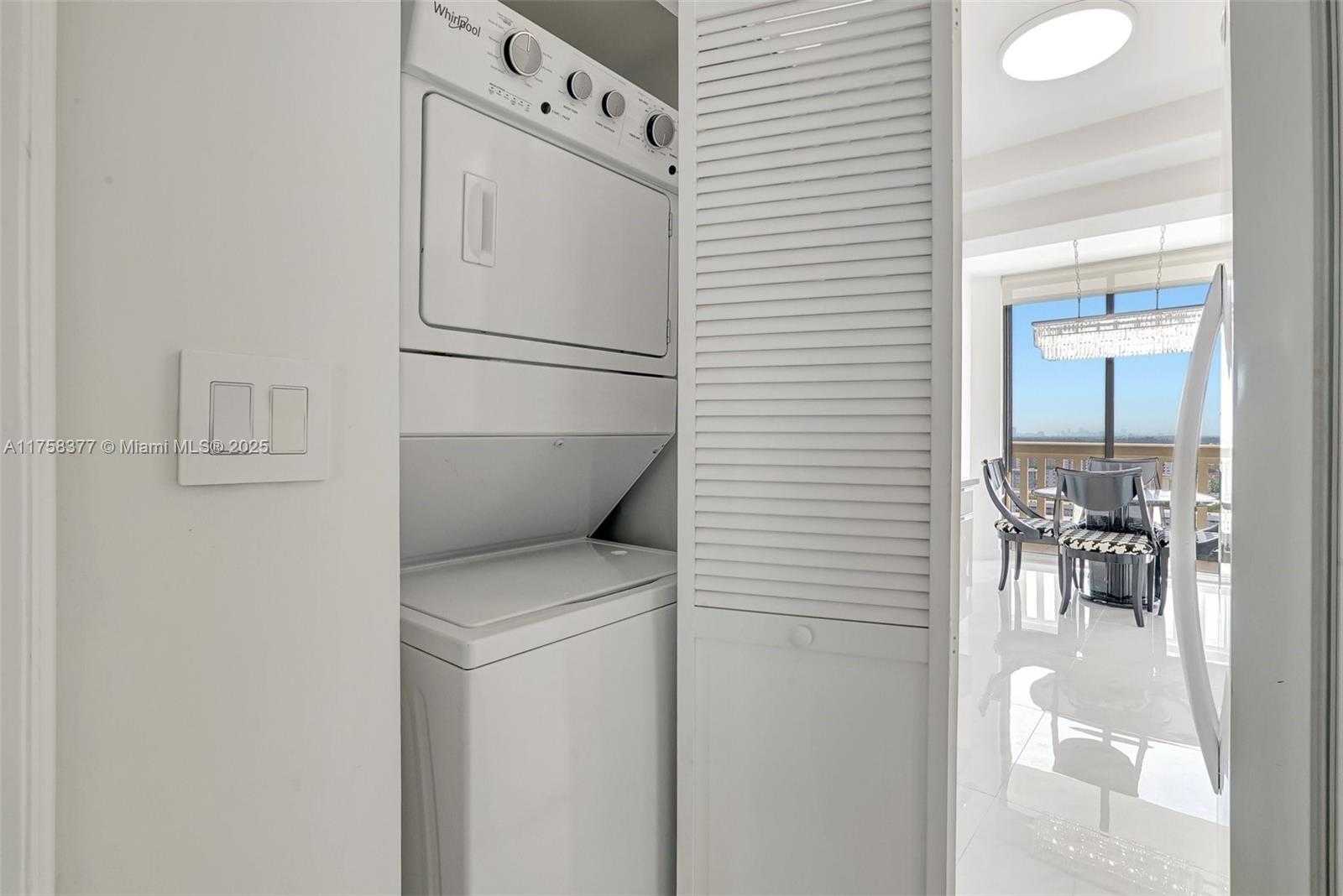 Small Image of 2000 ISLAND BLVD #1603, Aventura Number 34