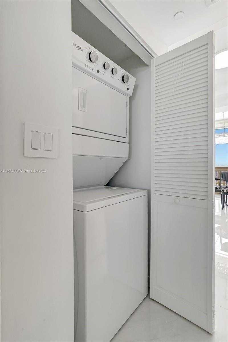 Small Image of 2000 ISLAND BLVD #1603, Aventura Number 35