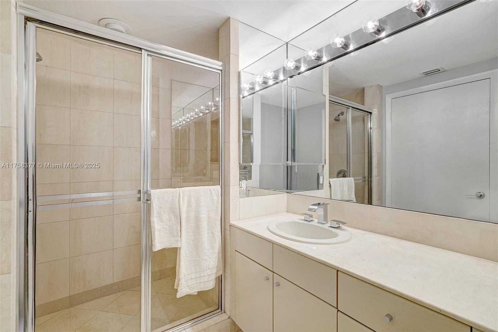 Small Image of 2000 ISLAND BLVD #1603, Aventura Number 36