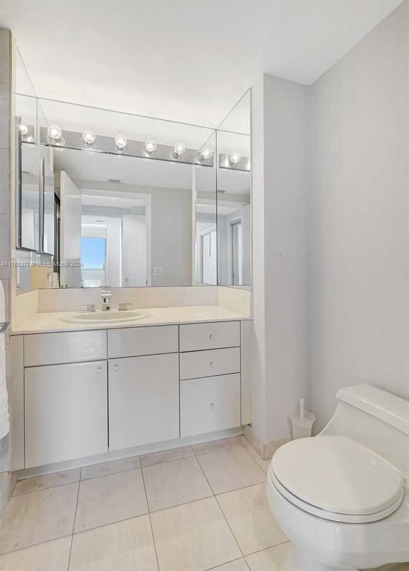 Small Image of 2000 ISLAND BLVD #1603, Aventura Number 37