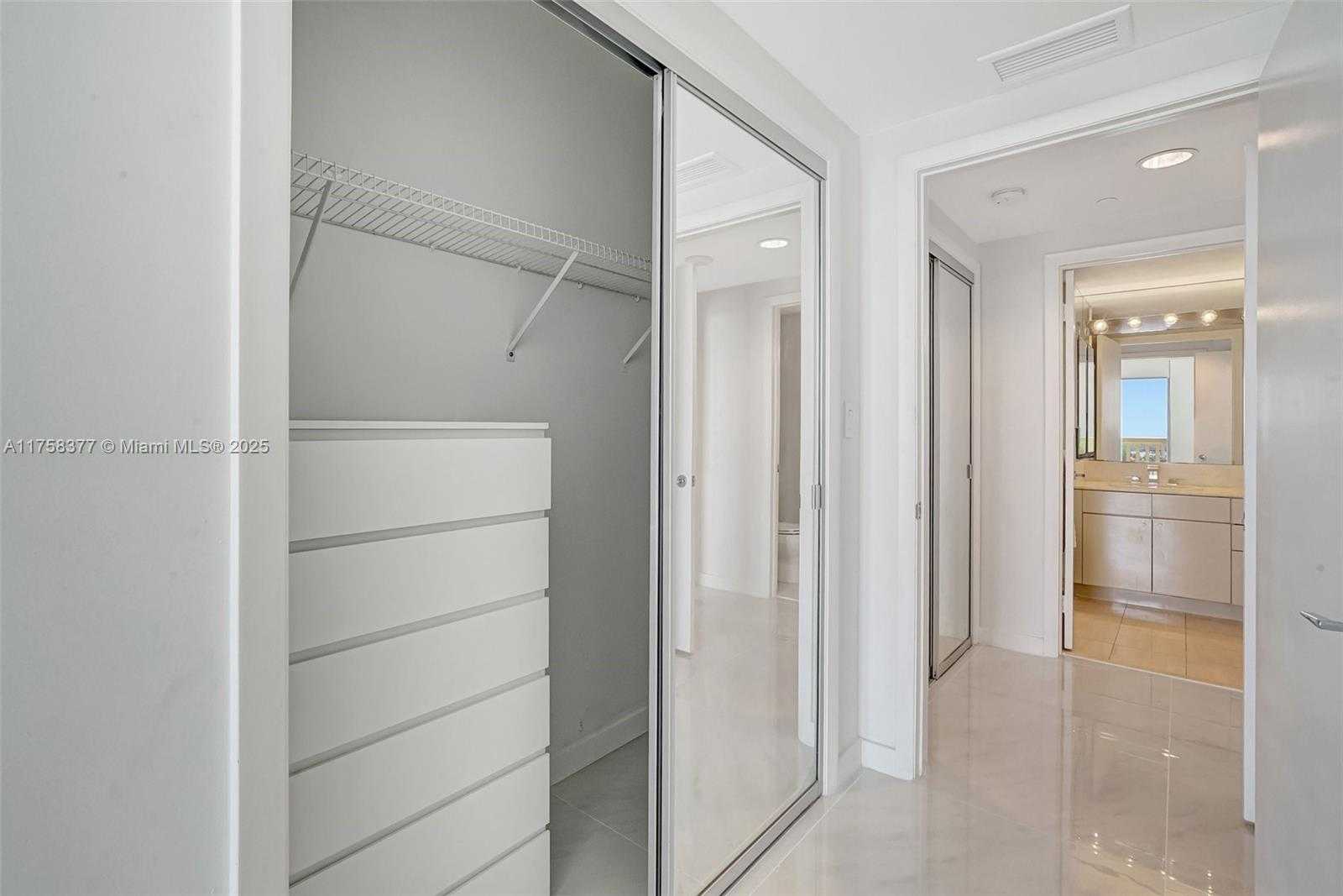 Small Image of 2000 ISLAND BLVD #1603, Aventura Number 39