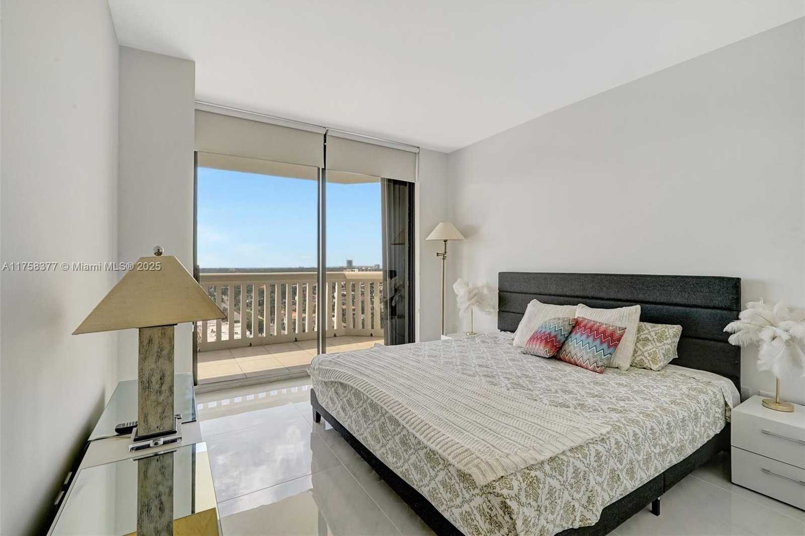 Small Image of 2000 ISLAND BLVD #1603, Aventura Number 40