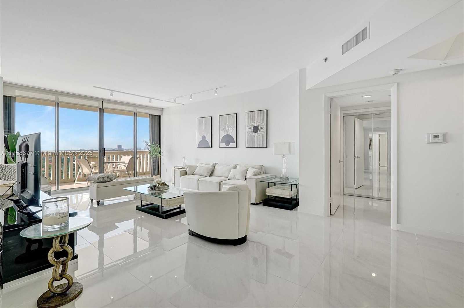 Small Image of 2000 ISLAND BLVD #1603, Aventura Number 5
