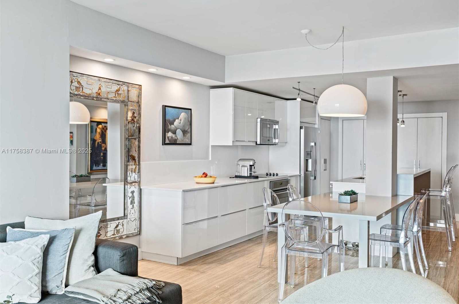 Small Image of 2101 BRICKELL AVE #3308, Miami Number 12