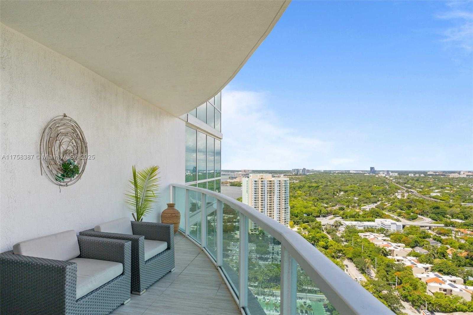 Small Image of 2101 BRICKELL AVE #3308, Miami Number 14