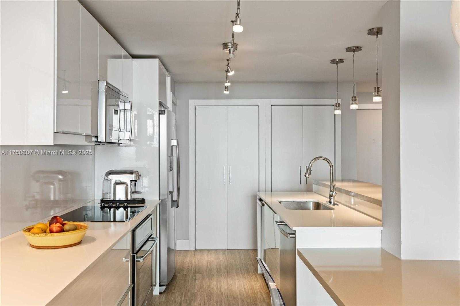 Small Image of 2101 BRICKELL AVE #3308, Miami Number 15