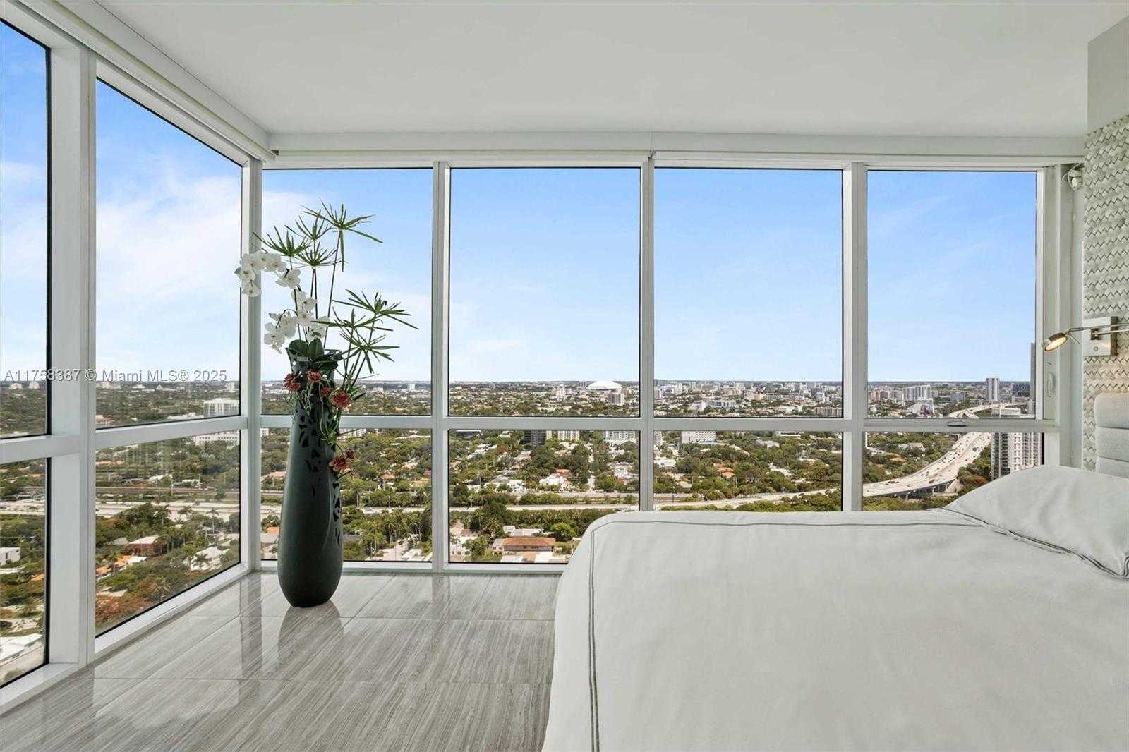 Small Image of 2101 BRICKELL AVE #3308, Miami Number 21