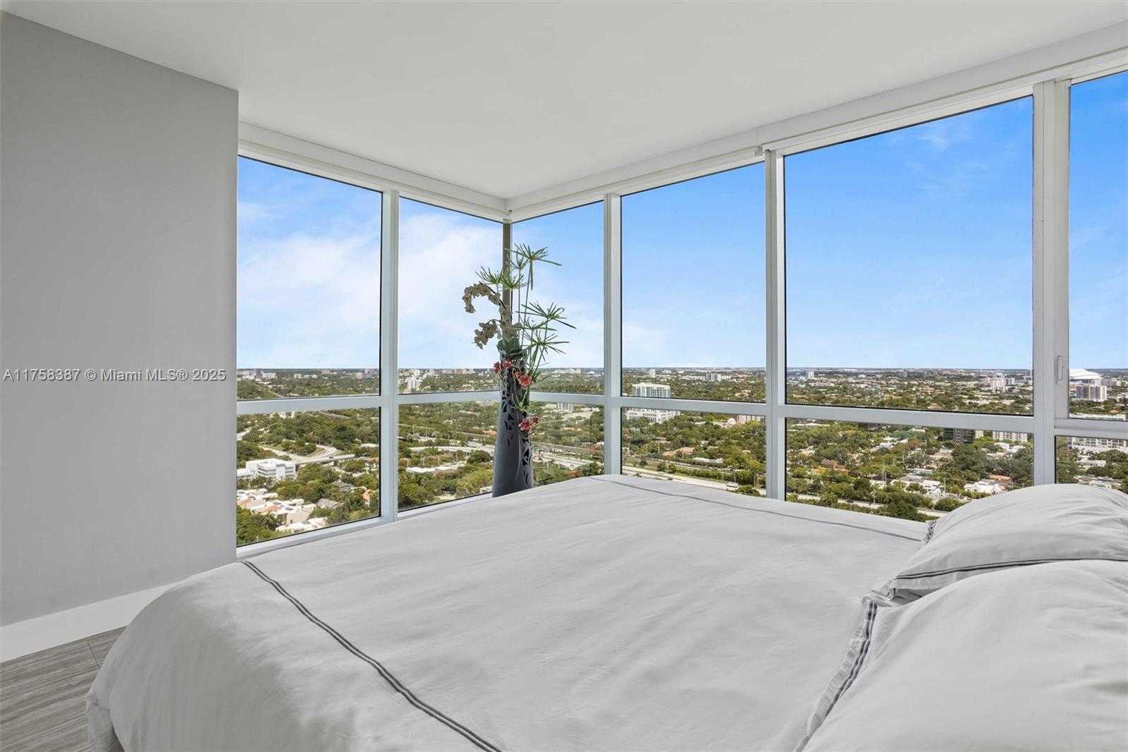 Small Image of 2101 BRICKELL AVE #3308, Miami Number 22
